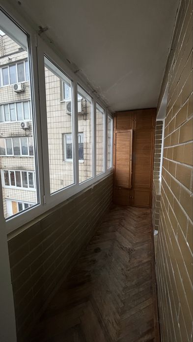 Радченко 4, цегляний будинок, метрові стіни, 3 кімнатна квартира