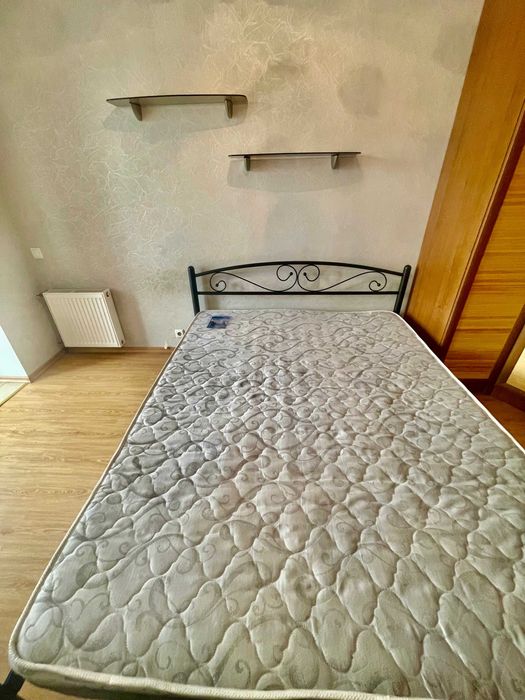 Центр міста! Сучасна 3-х кімн.-студіо. Автономне опалення!