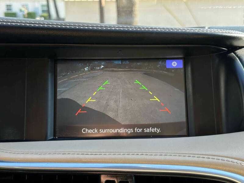 2017 Infiniti QX30 Premium