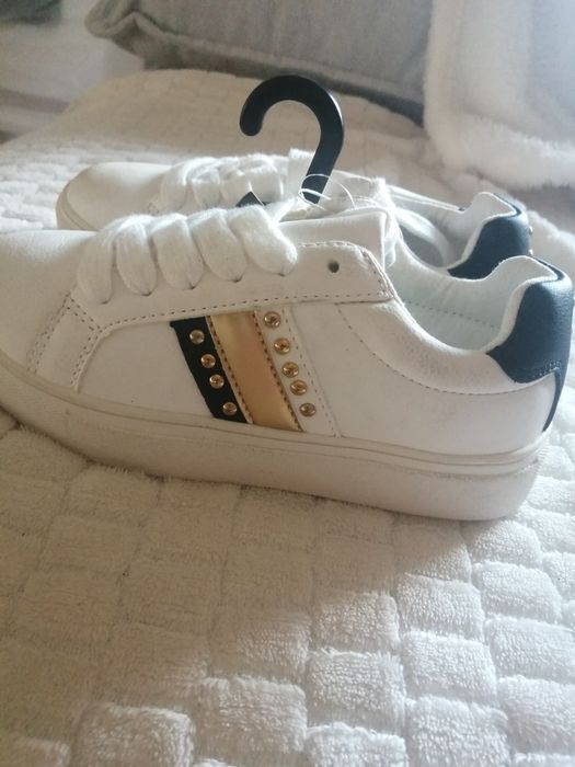 Ténis novos criança