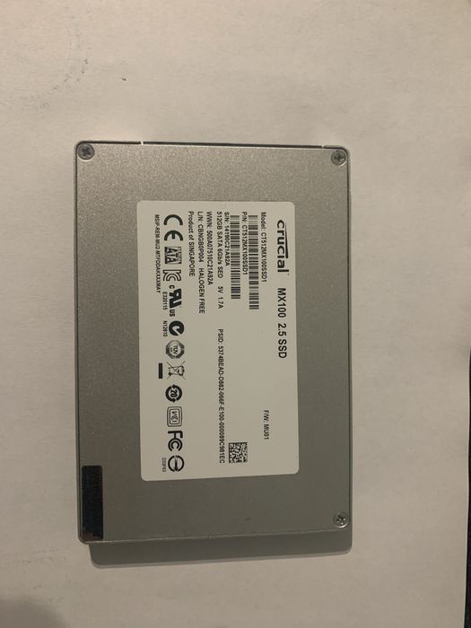 SSD накопичувач об'ємом 512 ГБ з інтерфейсом SATA III