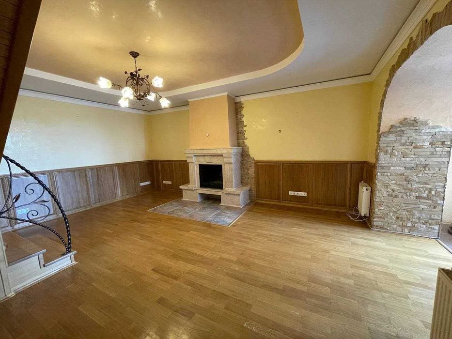 Дворівнева квартира в центрі міста! Можлива розстрочка!