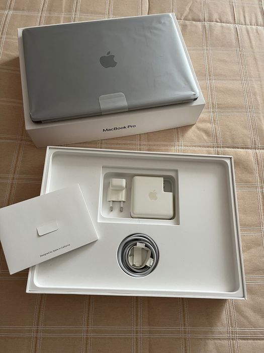 Macbook Pro 13” Touch Bar (como NOVO) + Oferta impressora HP Deskjet
