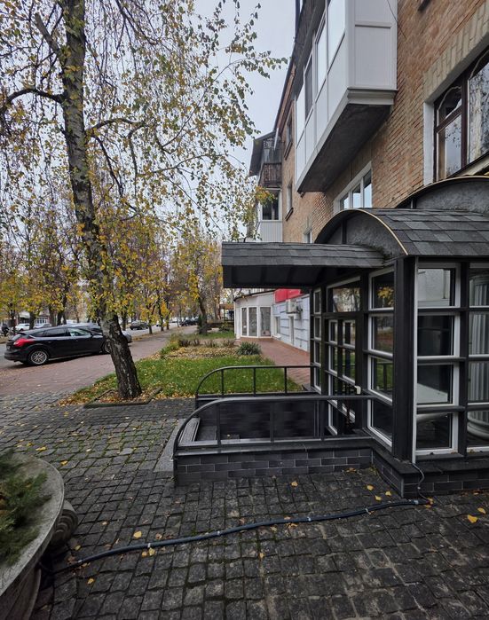 Продаж фасадного приміщення