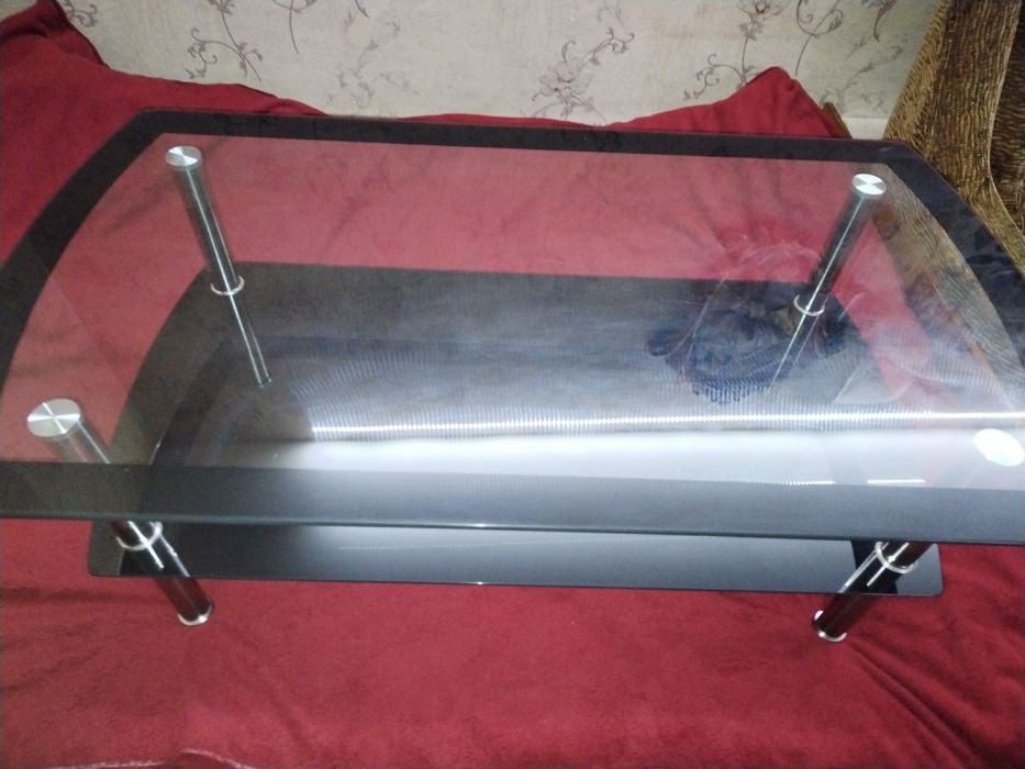 СРОЧНО! 2000 грн!!Продам! Стеклянный журнальный столик Signal Rava