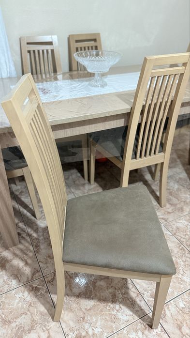 Mesa de jantar em MDF com 6 cadeiras
