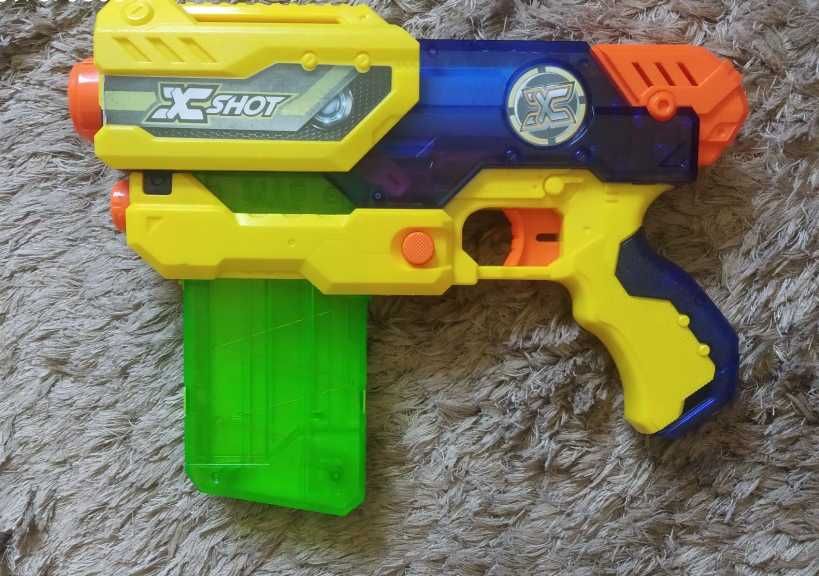 Conjunto com  5 NERF modelos diferentes , em bom estado