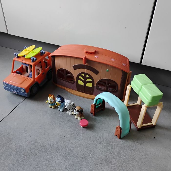 Bluey zestaw auto domek
