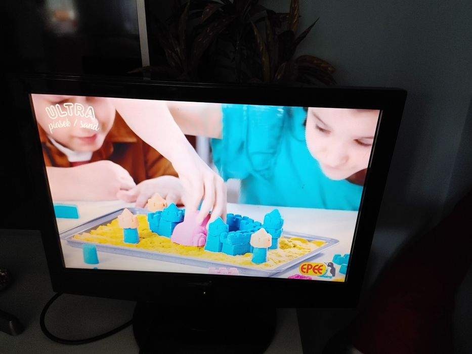 Tv 19 cali  wbudowane dvbt do zakładu karnego