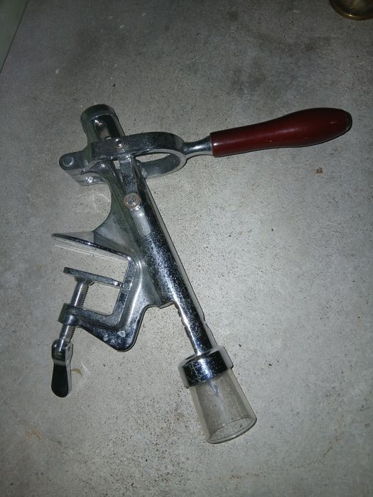 Saca-rolhas de metal