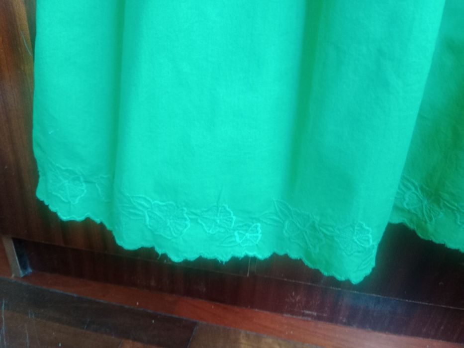 Vestido para criança verde bordado