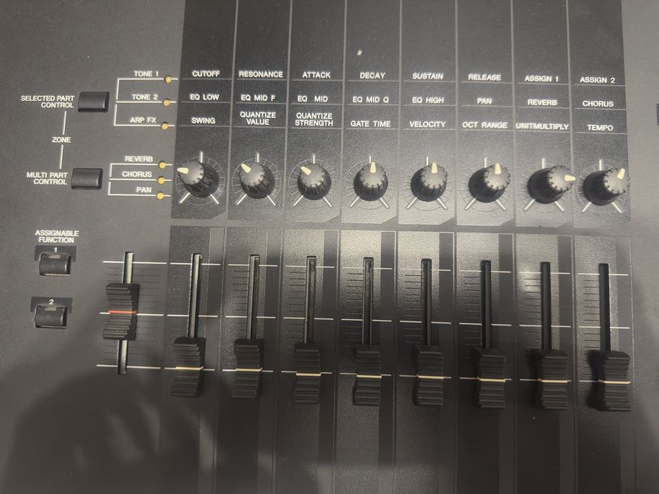 Vendo Yamaha Motif XF8 mais a Flightcase com rodas