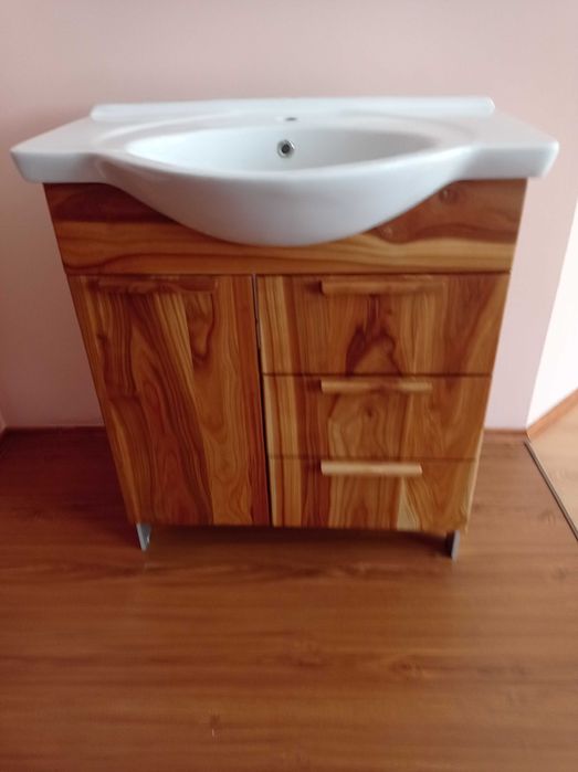 Стіл круглий розкладний.