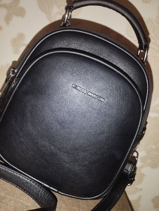 Сумочка у класичному чорному кольорі