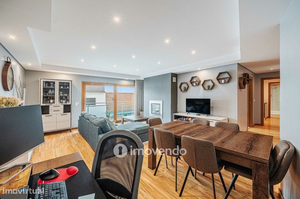 Apartamento T2 moderno, com garagem e varanda, no Milharado
