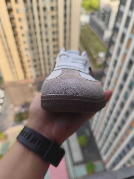 Damskie trampki Adidas, białe i szare, rozmiar 39