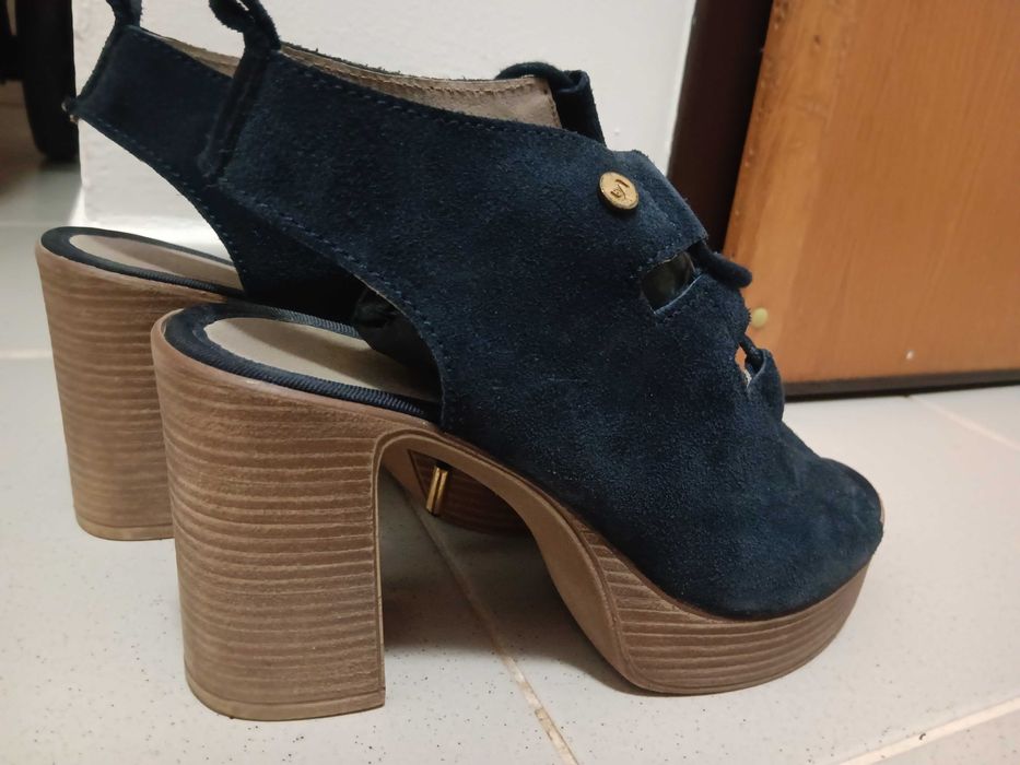 Sandálias salto alto azul marinho