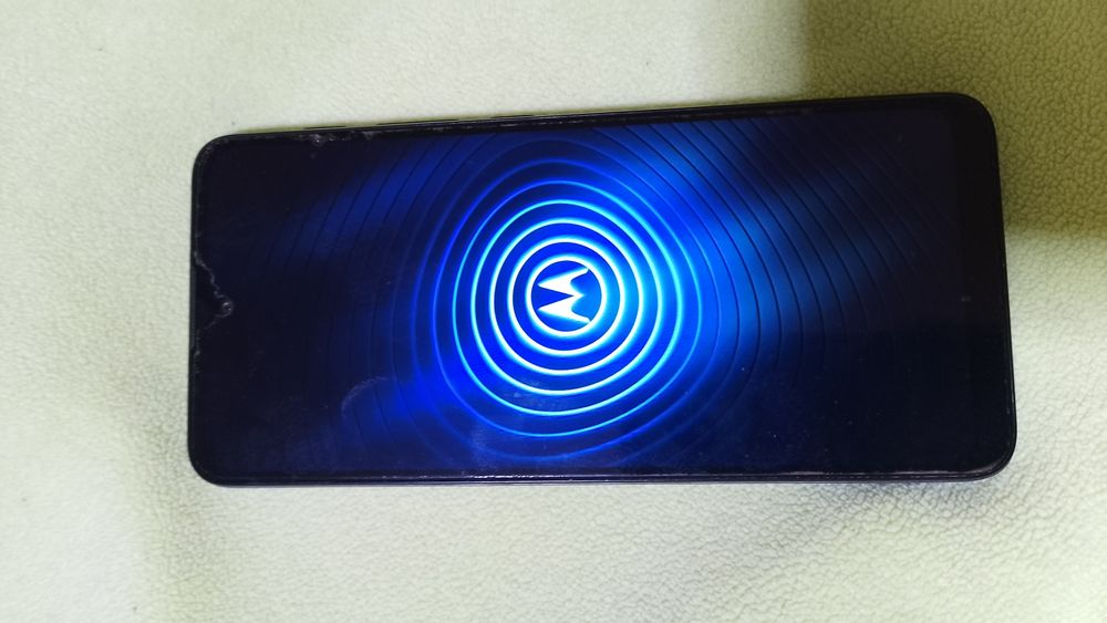 Телефон Motorola E40