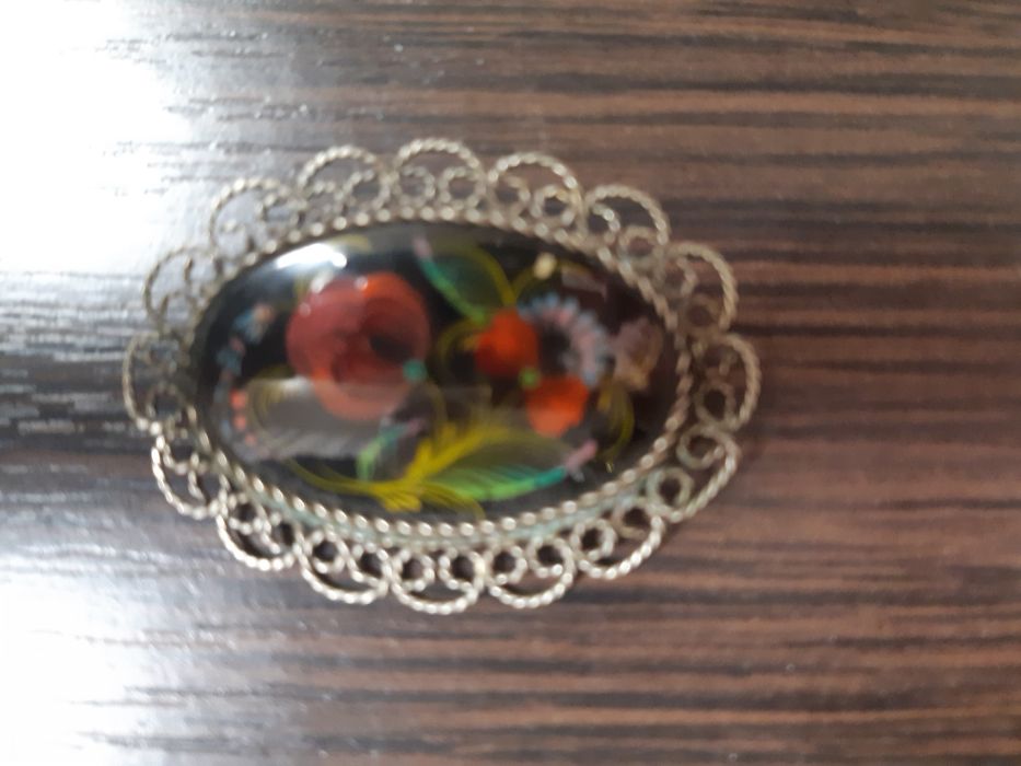 Декоративні брошки