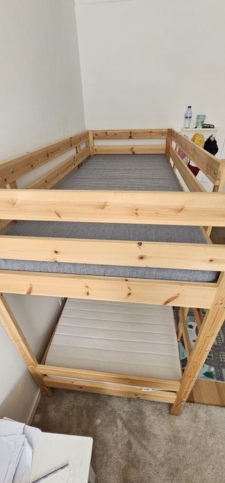 Beliche com 2 colchões em bom estado