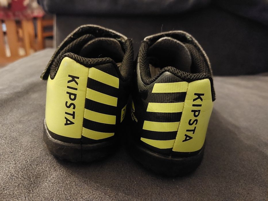 Buty piłkarskie chłopięce  r 33