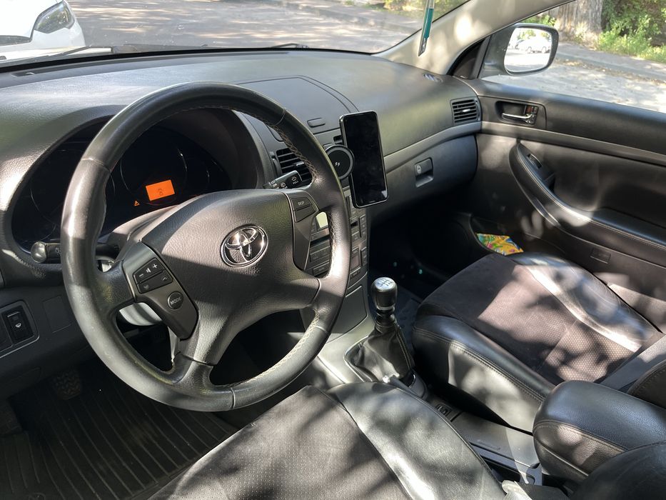 Тойота авенсіс 2007