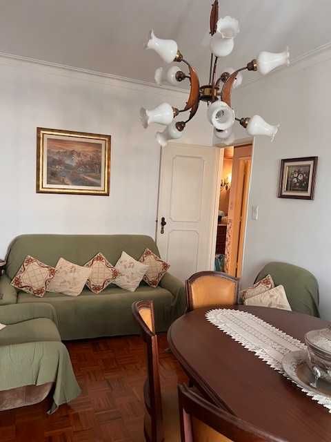 Quarto em apartamento luminoso em zona tranquila