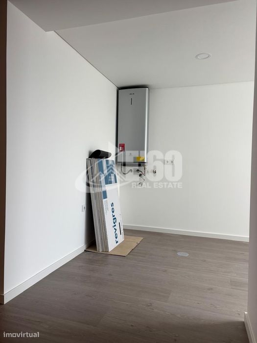 Apartamento T3 Remodelado Para Arrendamento Esmoriz