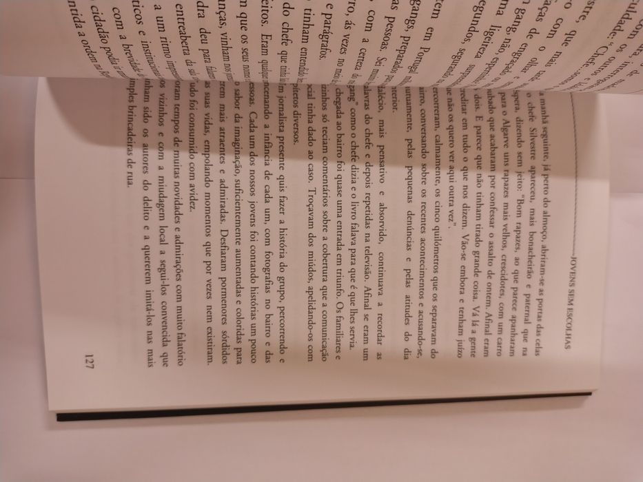 Jovens sem escolhas, de Alberto Macedo