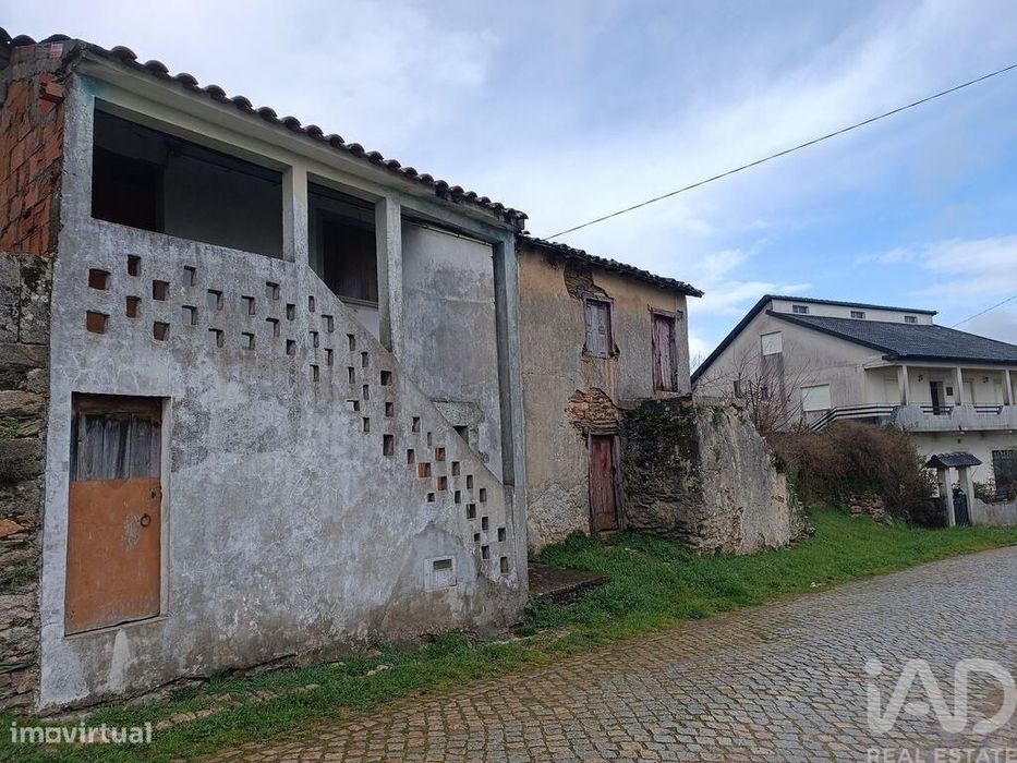 Casa de aldeia em Salsas de 192,00 m2