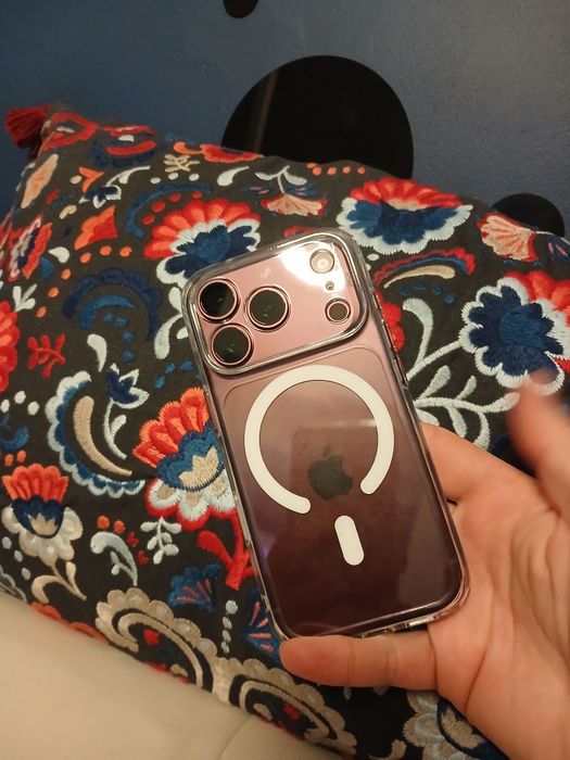 Iphone 18 pro 256 burgund plus ładowarka etui gratis.