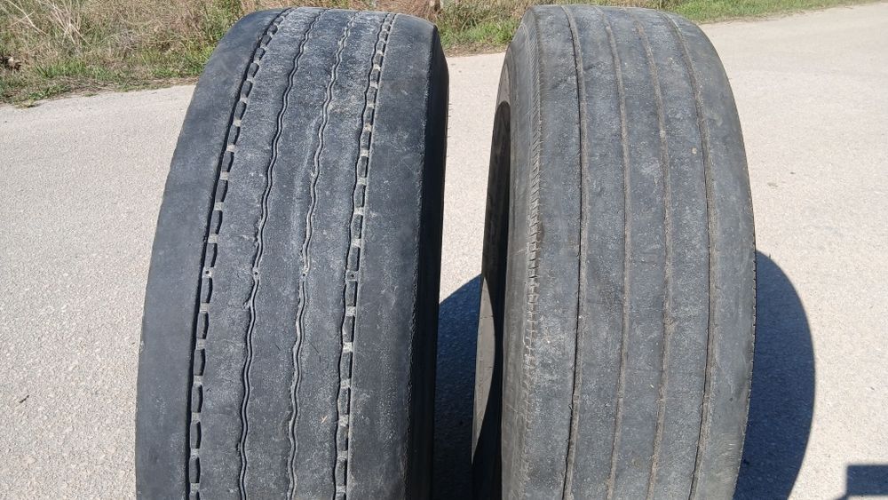 Dois pneus usados direccionais 315/80 R22.5
