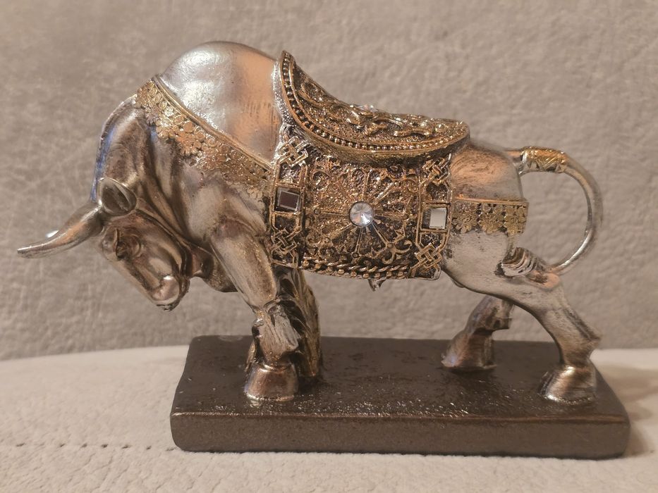 Piękna figurka kolekcjonerska z żywicy BYK wół. Knossos.