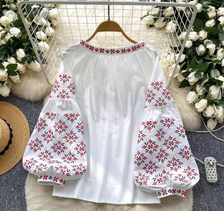 Вишита не знаю блузка.