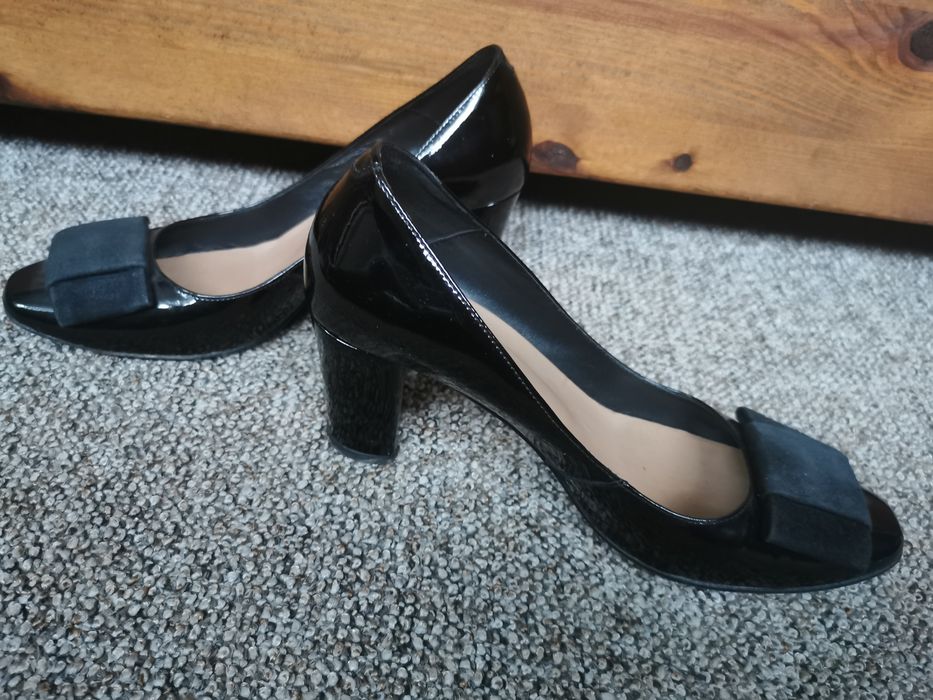 Kazar lakierki 37 czółenka na słupku 7 cm