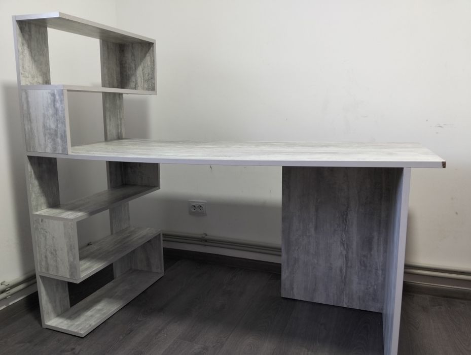 Стіл письмовий .