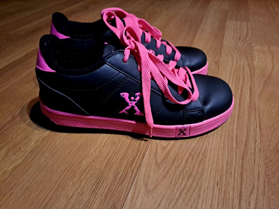 Buty z kółkami Sidewalk Sports (czarno-różowe)
