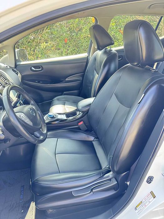 Nissan LEAF      2015