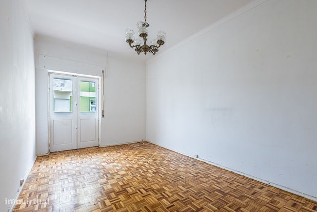 Apresento apartamento T3 com 2 varandas, localizado em Azambuja