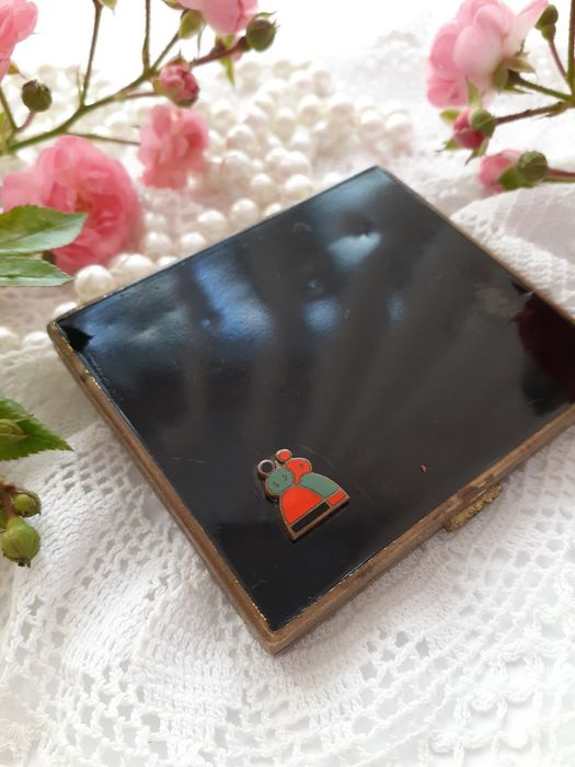 Барыня пудреница 1967 СССР Ленинградский ювелирный эмали латунь