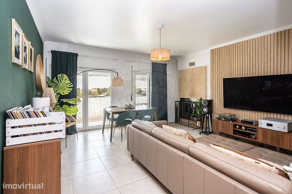 Apartamento T3 com box e varanda para Venda