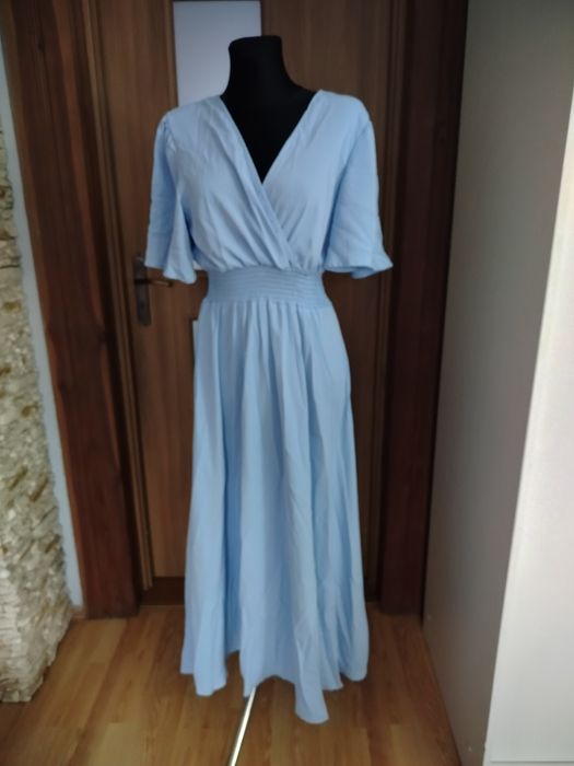 Śliczna sukienka w kolorze jasnego błękitu S/M
