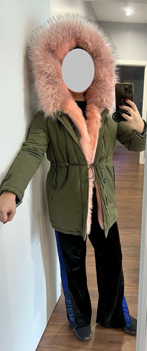 Blusão/ casaco/ sobretudo/ parka com pêlo cor de rosa