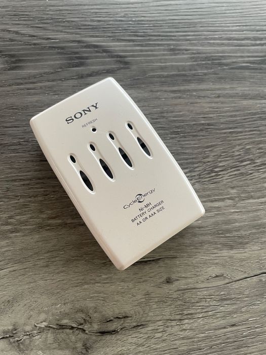 Carregador de pilhas AA ou AAA - Sony