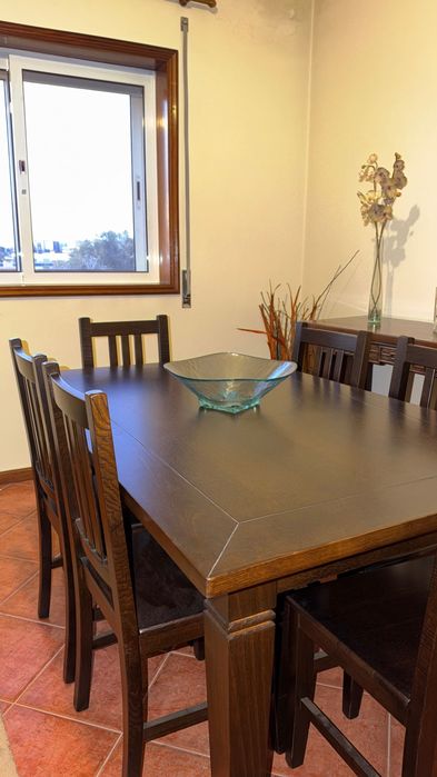 Mesa de jantar em madeira de carvalho com 6 cadeiras