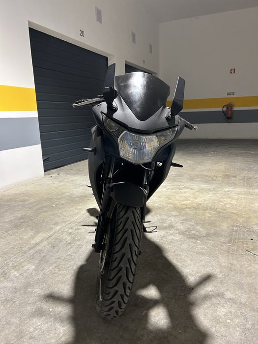 Vendo mota cbr 125 r