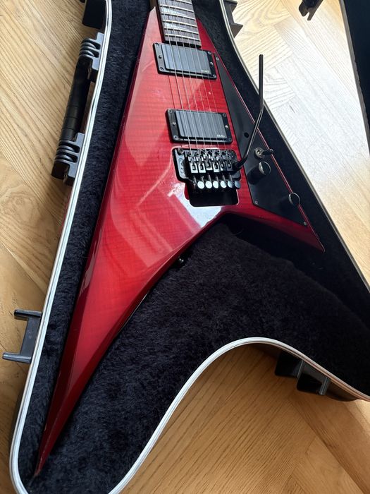 Jackson RR3 Japan EMG tremolo Schaller + case