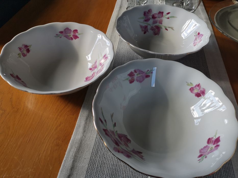 3 miski porcelanowe śr. 23 cm