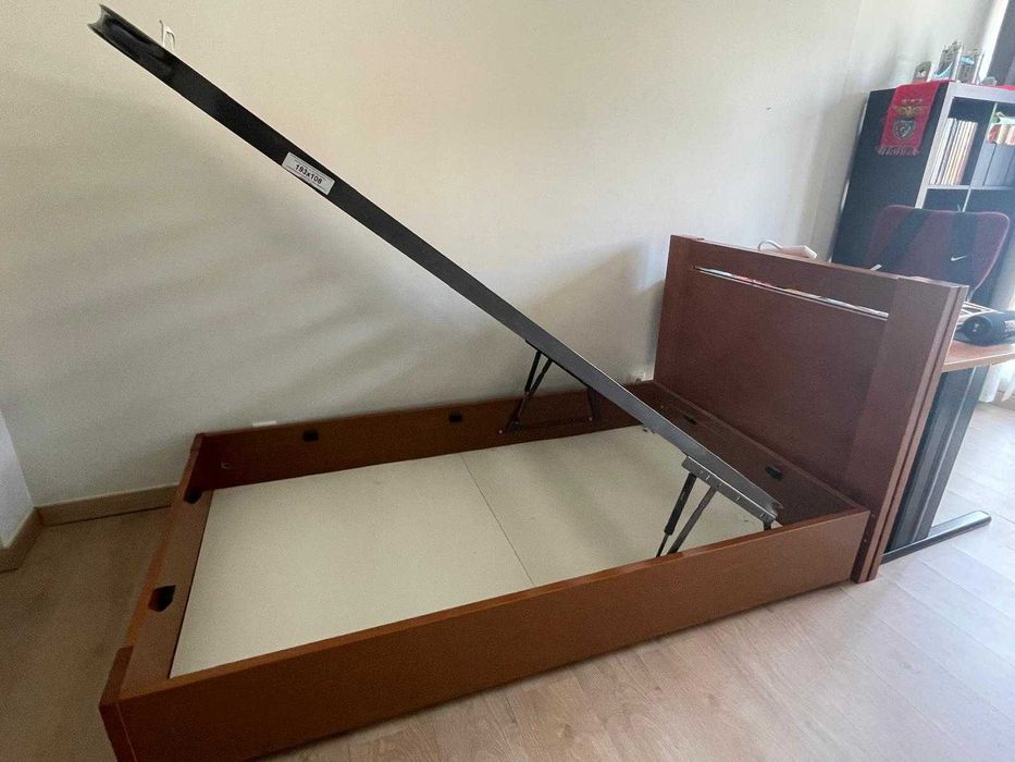 2 Camas sommier com arrumação e cabeceira