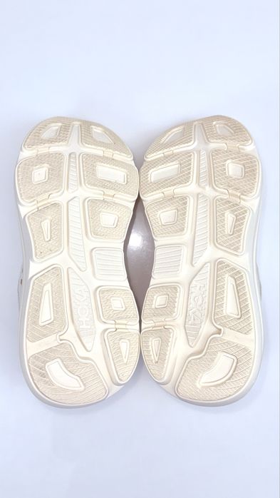Кросівки жіночі Hoka Bondi 9 ( в наявності два розміри  на стопу 26см , 27,5) Оригінал, Нові !